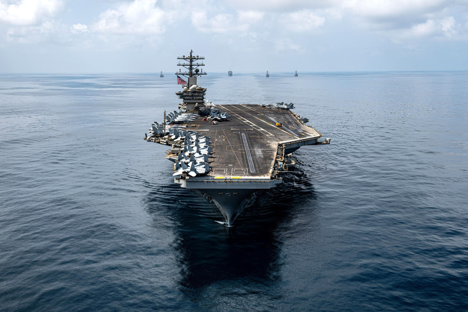 Fotografía cedida por el Comando Sur de Estados Unidos que muestra el portaaviones USS Nimitz (CVN 68) y el destructor de misiles guiados USS Gridley (DDG 101). El Ejército de los Estados Unidos informó que su portaaviones de propulsión nuclear USS Nimitz y su grupo de ataque han sido desplegados en el Caribe, un anuncio que coincide con un endurecimiento de la campaña de presión del Gobierno de Donald Trump sobre Cuba. EFE/ Comando Sur EEUU /SOLO USO EDITORIAL/ NO VENTAS/ SOLO DISPONIBLE PARA ILUSTRAR LA NOTICIA QUE ACOMPAÑA (CRÉDITO OBLIGATORIO)