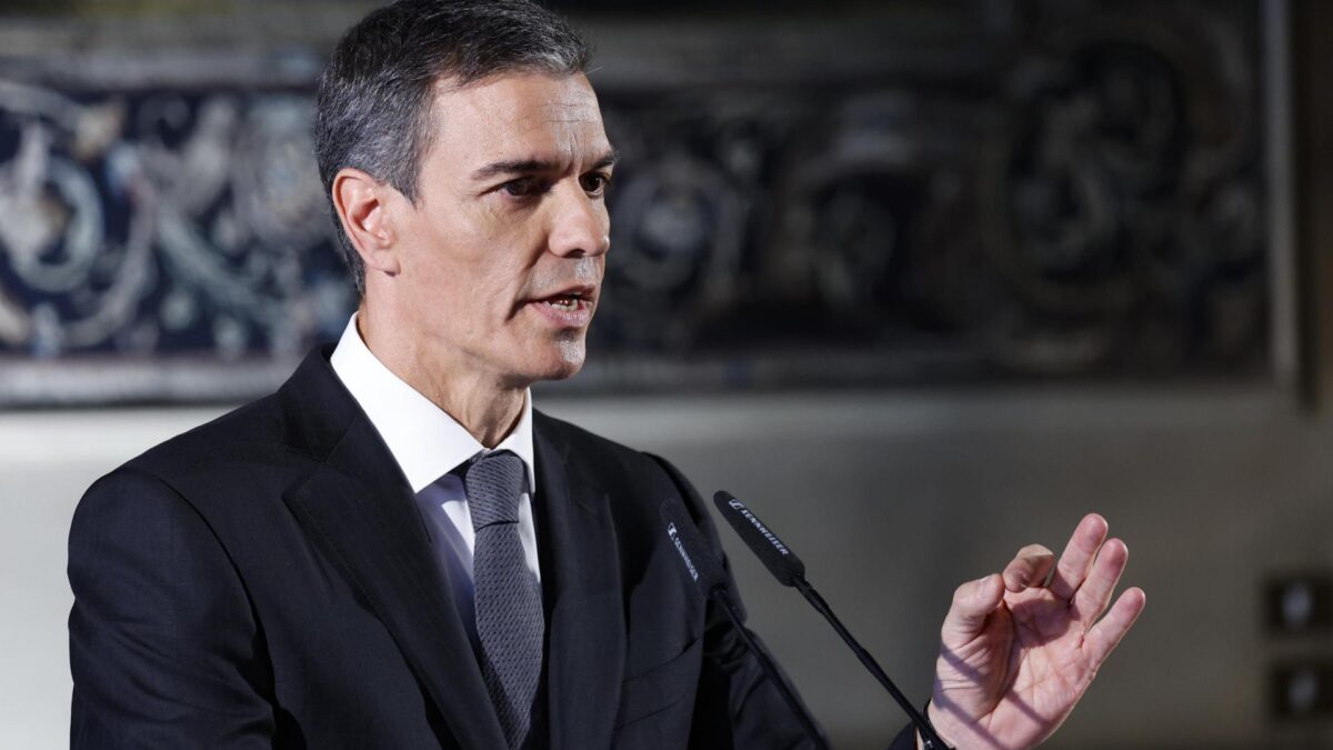 ROME (Italy), 27/05/2026.- Spain's Prime Minister Pedro Sanchez speaks during a press conference at the Spanish Embassy to the Holy See, in Rome, Italy, 27 May 2026. The Spanish prime minister is visiting Rome and the Vatican on 27 May, ahead of the Popes upcoming Apostolic Journey to Spain, scheduled from 6 to 12 June 2026. (Santa Sede, Italia, España, Roma) EFE/EPA/FABIO FRUSTACI