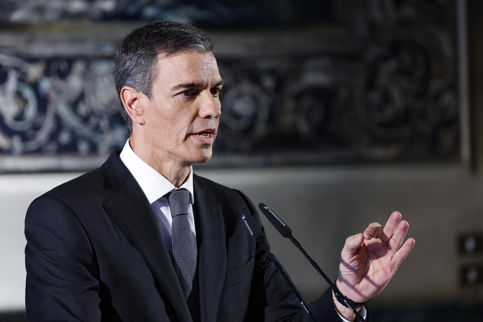 ROME (Italy), 27/05/2026.- Spain's Prime Minister Pedro Sanchez speaks during a press conference at the Spanish Embassy to the Holy See, in Rome, Italy, 27 May 2026. The Spanish prime minister is visiting Rome and the Vatican on 27 May, ahead of the Popes upcoming Apostolic Journey to Spain, scheduled from 6 to 12 June 2026. (Santa Sede, Italia, España, Roma) EFE/EPA/FABIO FRUSTACI