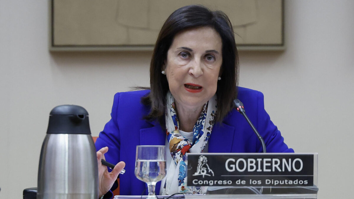 MADRID, 18/05/2026.- La ministra de Defensa, Margarita Robles, comparece para informar sobre las decisiones adoptadas por el Gobierno ante la guerra en Oriente Próximo y su reciente viaje a Ucrania, este lunes en Madrid. EFE/ Mariscal