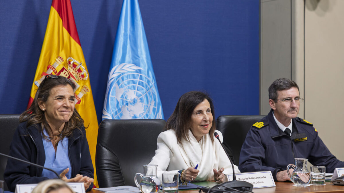 La ministra de Defensa, Margarita Robles, en la reunión con el contingente español en el Líbano