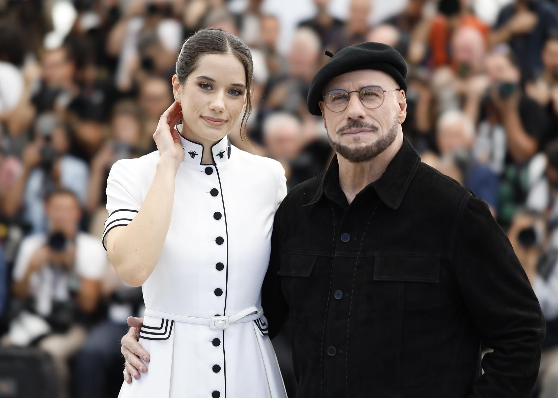 Cannes (France), 16/05/2026.- Ella Bleu Travolta (L) and John Travolta attend the photocall for 'Propeller One-Way Night Coach' during the 79th annual Cannes Film Festival, in Cannes, France, 16 May 2026. The film festival runs from 12 to 23 May 2026. (Cine, Francia) EFE/EPA/Sebastien Nogier