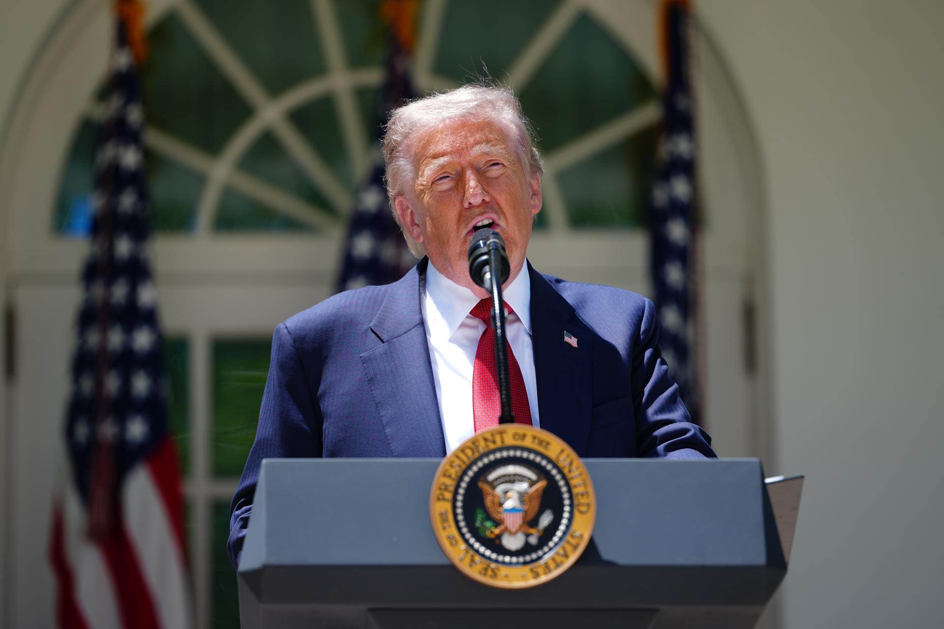 Washington (United States), 08/05/2026.- US President Donald J Trump makes remarks at an event he is hosting for a group including Gold Star Mothers and Angel Mothers to honor Mothers Day 2026, in the Rose Garden of the White House in Washington, DC, USA, 08 May 2026. EFE/EPA/AARON SCHWARTZ / POOL