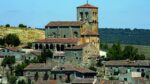 La villa medieval de Segovia donde puedes comer el mejor cordero asado en horno de leña