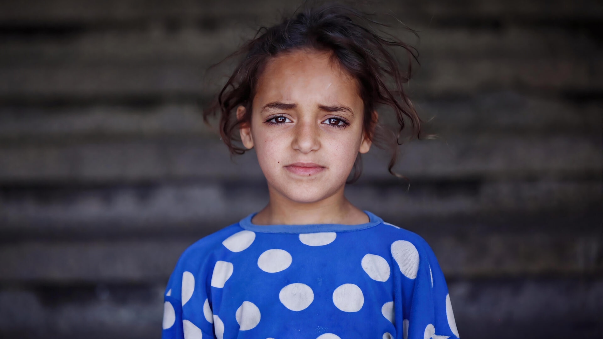 Malak tiene 7 años y estudia segundo grado. Desde que su casa fue destruida en Gaza, vive desplazada junto a sus siete hermanos en una escuela de UNRWA.