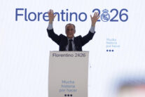 Florentino Pérez ha sido reelegido como presidente del Real Madrid, tras superar en las elecciones al otro candidato, Enrique Riquelme. EFE/Juanjo Martín