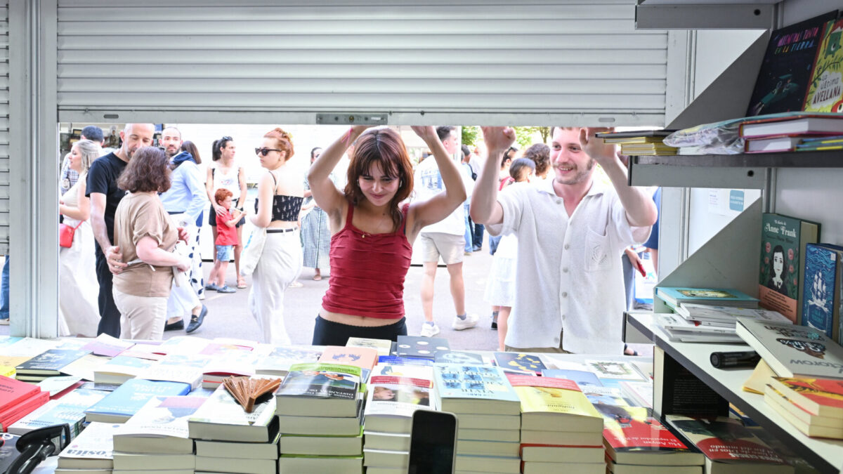Ambiente durante la Feria del Libro de Madrid.