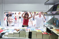 Ambiente durante la Feria del Libro de Madrid.