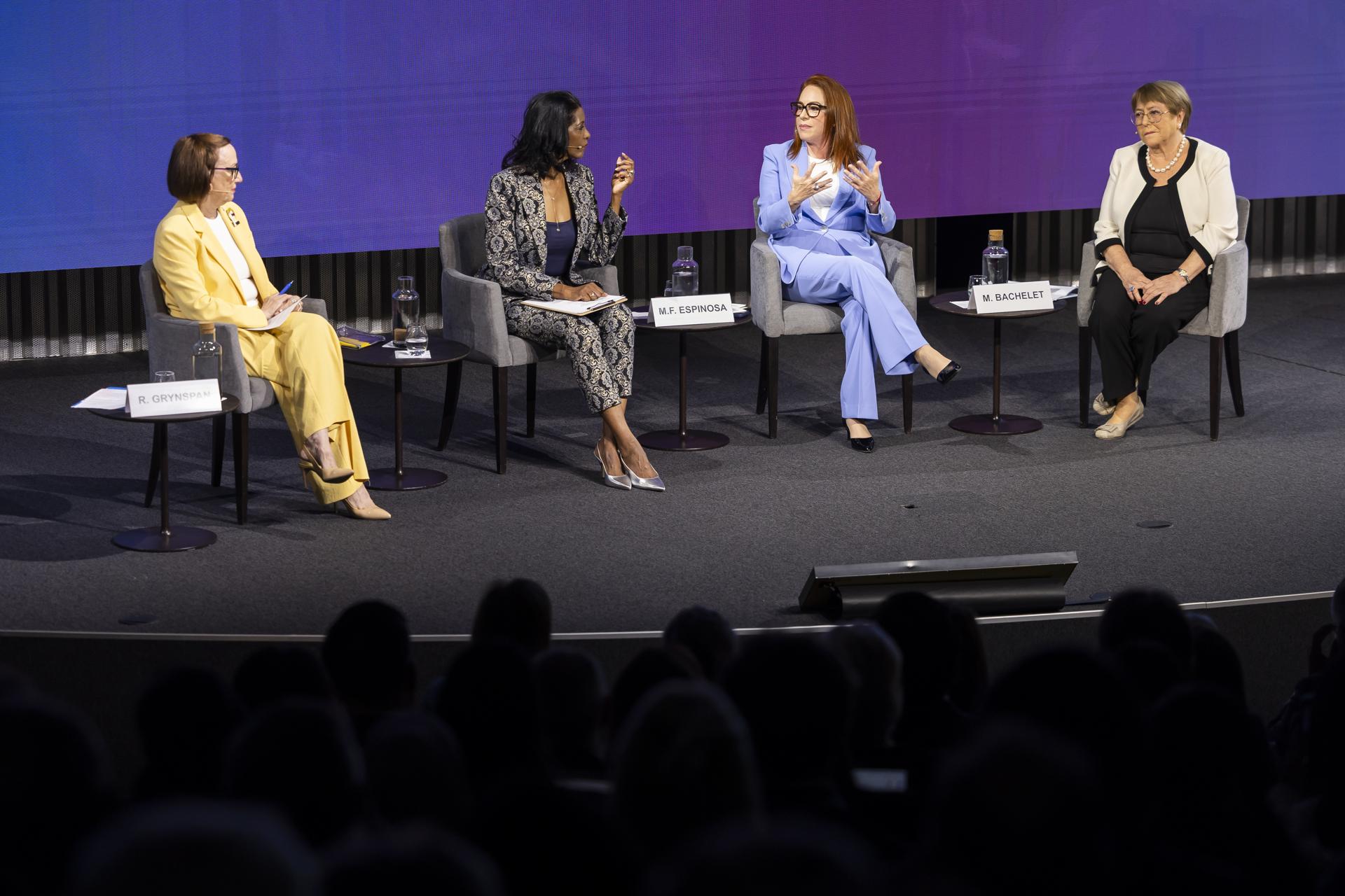 Rebeca Grynspan; Maria Fernanda Espinosa (2-R), candidate for the next UN secretary-general; and Michelle Bachelet (R), candidate for the next UN secretary-general, speak during the first 2026 worldwide televised candidates' debate for the selection of the next United Nations Secretary-General in Geneva, Switzerland, 09 June 2026. (Suiza, Ginebra) EFE/EPA/CYRIL ZINGARO