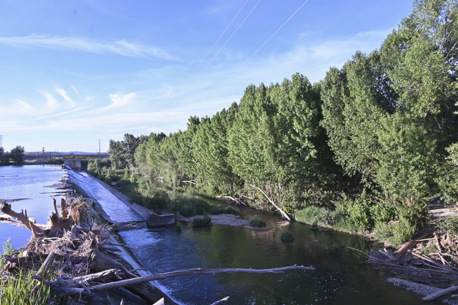 Venta de Baños (Palencia), 31/05/2026.- Dos mujeres han fallecido este domingo en la presa de Baños de Cerrato, en Venta de Baños (Palencia), tras rescatar a un niño que se estaba ahogando, según han confirmado los servicios de emergencias que han acudido al lugar. EFE/Almudena Álvarez