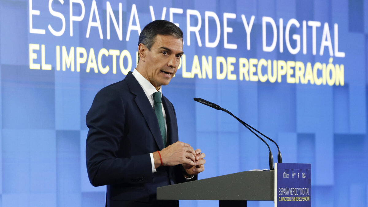 MADRID, 22/06/2026.- El presidente del Gobierno, Pedro Sánchez, clausura el acto "España verde y digital. El impacto del Plan de Recuperación", sobre el impacto que el Plan de Recuperación ha supuesto para la economía española, este lunes en Madrid. EFE/ J.J.Guillen