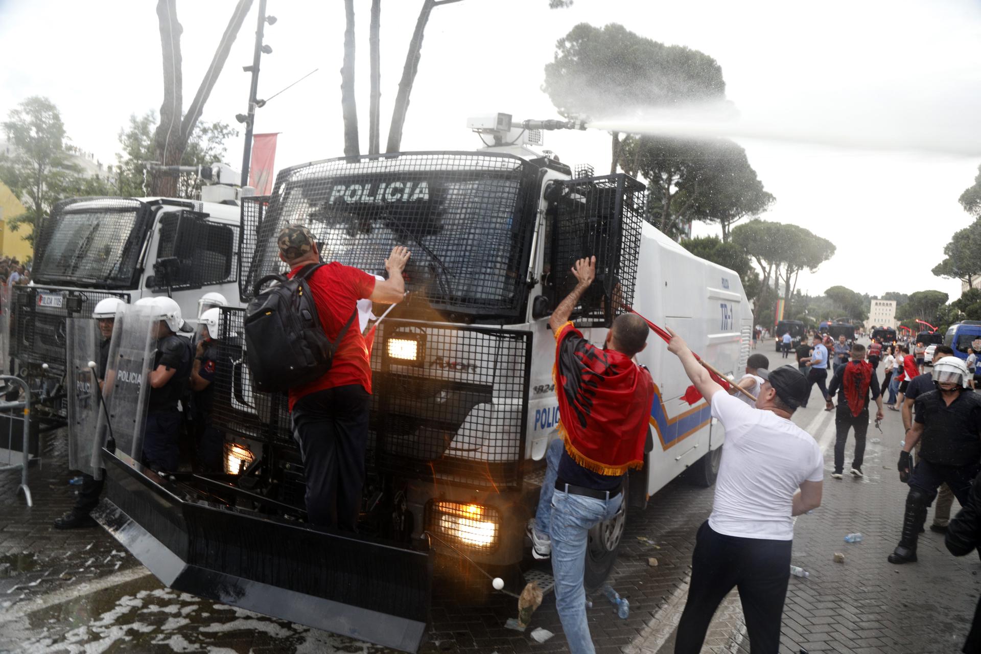 TIRANA (Albania), 03/06/2026.- Protesters clash with police during a rally in Tirana, Albania, 03 June 2026, against a coastal resort project linked to Jared Kushner, son-in-law of US President Donald Trump. The project has faced public opposition over environmental concerns and land-ownership questions. (Protestas) EFE/EPA/MALTON DIBRA