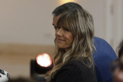 MADRID, 21/02/2026.- Begoña Gómez, mujer del presidente del Gobierno, a su llegada a un acto de homenaje al pueblo gitano para celebrar su aportación a la sociedad y cultura españolas, con motivo del 600 aniversario de la llegada del pueblo gitano a España, en el Palacio de la Moncloa, este sábado. EFE/ J.J. Guillen