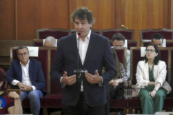 BADAJOZ (ESPAÑA), 04/06/2026.- David Sánchez, hermano del presidente del Gobierno, ha negado que interviniera e influyera en la creación y adjudicación tanto de su plaza como 'coordinador de conservatorios' de Badajoz como la de Luis Carrero, amigo personal, en el puesto de jefe de Coordinación de Programas de Actividades Transfronterizas. EFE/Captura señal de la Audiencia Provincial de Badajoz/SOLO USO EDITORIAL/SOLO DISPONIBLE PARA ILUSTRAR LA NOTICIA QUE ACOMPAÑA (CRÉDITO OBLIGATORIO)/ MEJOR CALIDAD DISPONIBLE