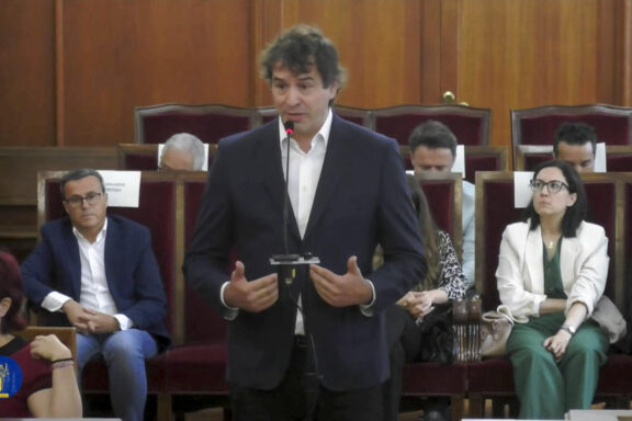 BADAJOZ (ESPAÑA), 04/06/2026.- David Sánchez, hermano del presidente del Gobierno, ha negado que interviniera e influyera en la creación y adjudicación tanto de su plaza como 'coordinador de conservatorios' de Badajoz como la de Luis Carrero, amigo personal, en el puesto de jefe de Coordinación de Programas de Actividades Transfronterizas. EFE/Captura señal de la Audiencia Provincial de Badajoz/SOLO USO EDITORIAL/SOLO DISPONIBLE PARA ILUSTRAR LA NOTICIA QUE ACOMPAÑA (CRÉDITO OBLIGATORIO)/ MEJOR CALIDAD DISPONIBLE