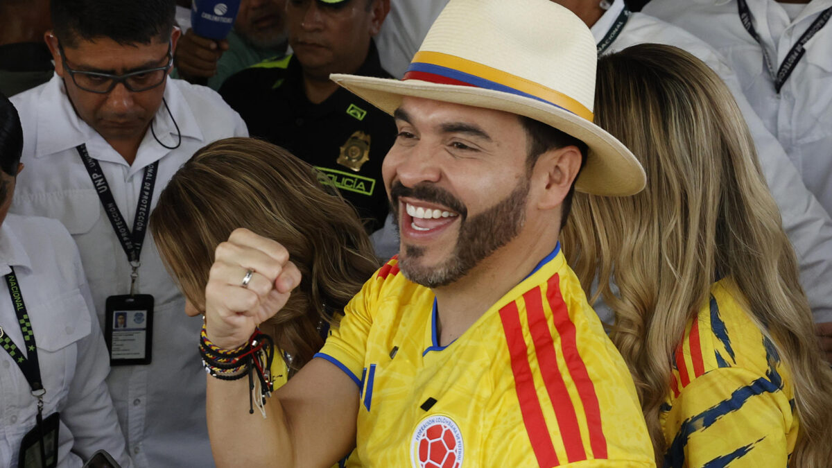 El candidato a la presidencia de Colombia Abelardo de la Espriella reacciona este domingo, en Barranquilla (Colombia). El ultraderechista de la Espriella ganó en segunda vuelta las elecciones presidenciales en Colombia al obtener 12,9 millones de votos, una estrecha diferencia de 255.001 papeletas sobre el izquierdista Iván Cepeda.EFE/ Mauricio Dueñas Castañeda