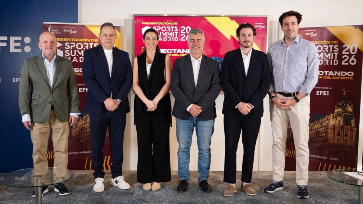 El director de la agencia efe junto a los directivos de Sport Summit Madrid y MADCUP, en la presentación del evento en las oficinas de la agencia efe en Madrid.