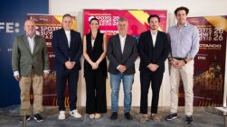 El director de la agencia efe junto a los directivos de Sport Summit Madrid y MADCUP, en la presentación del evento en las oficinas de la agencia efe en Madrid.