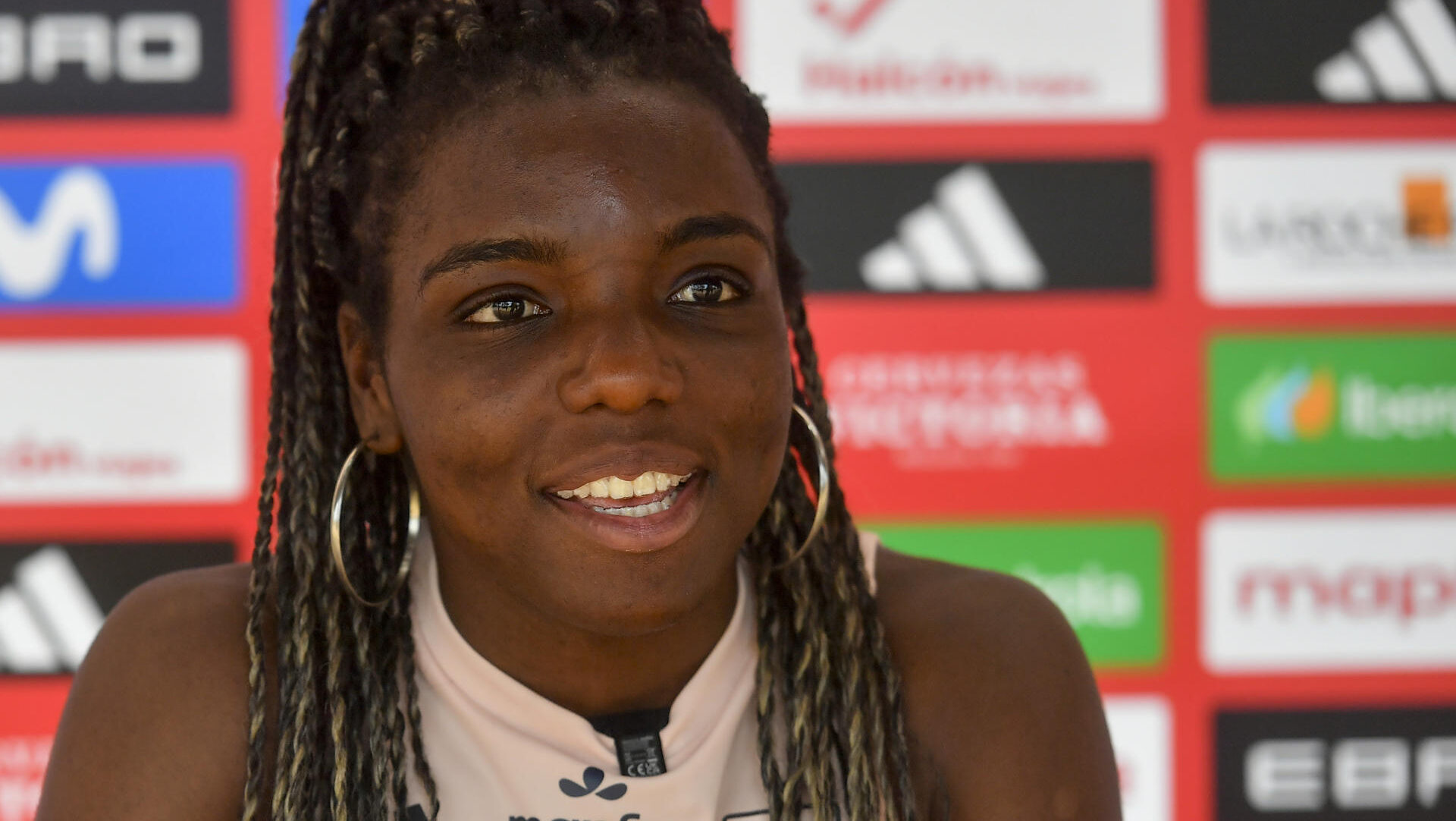 PALMA, 03/06/2026.- La delantera internacional española de origen nigeriano Edna Imade, del Bayern Múnich, no ha tenido un camino fácil para llegar a la élite y, tras un año de eclosión futbolística y muchos cambios, en una entrevista con EFE muestra su ambición por crecer y ayudar a la selección, y apuesta también por utilizar su visibilidad "para decir basta contra el racismo". EFE/ Miquel A. Borràs
