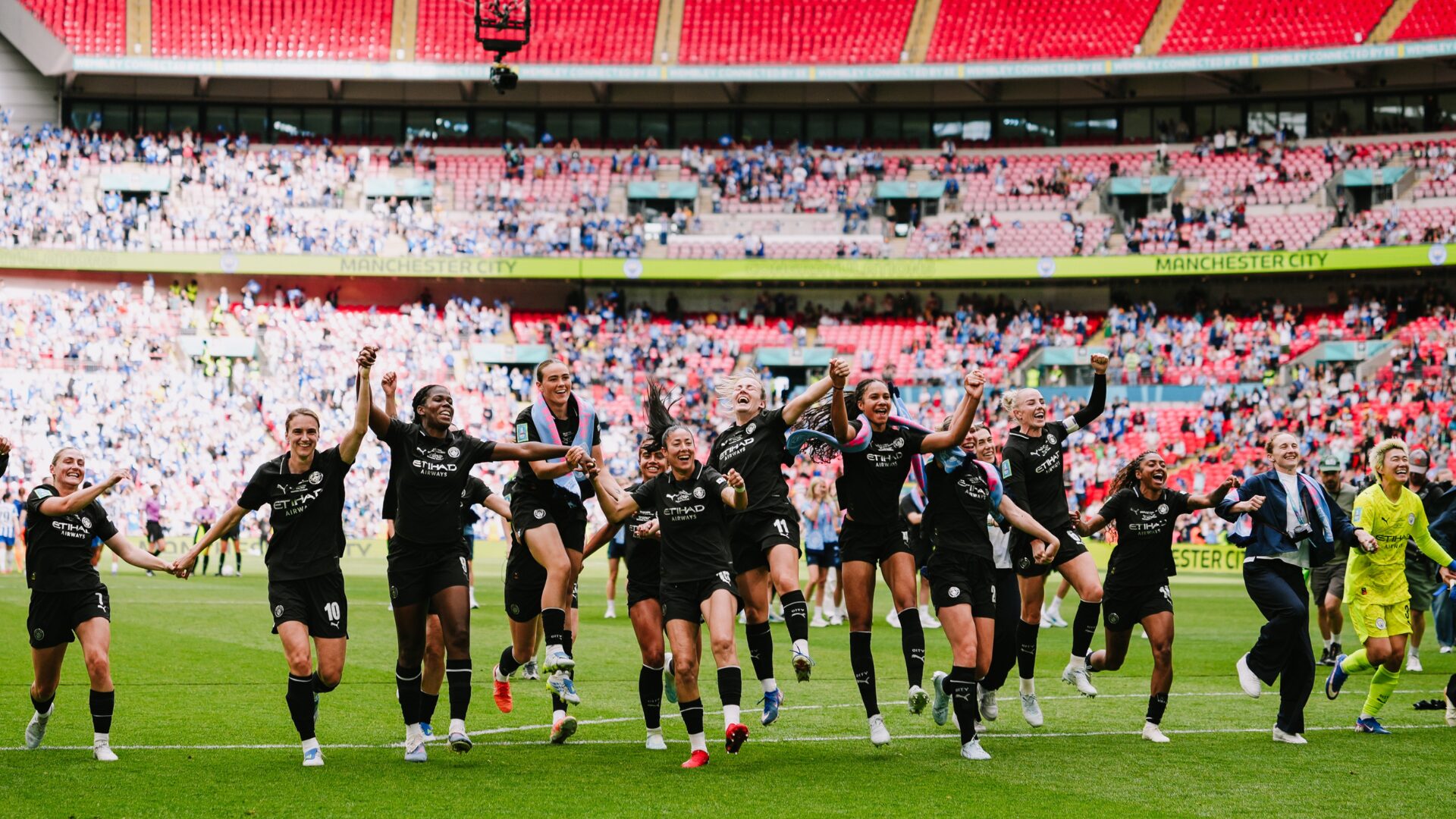 El Manchester City Women celebrando el título de FA Cup