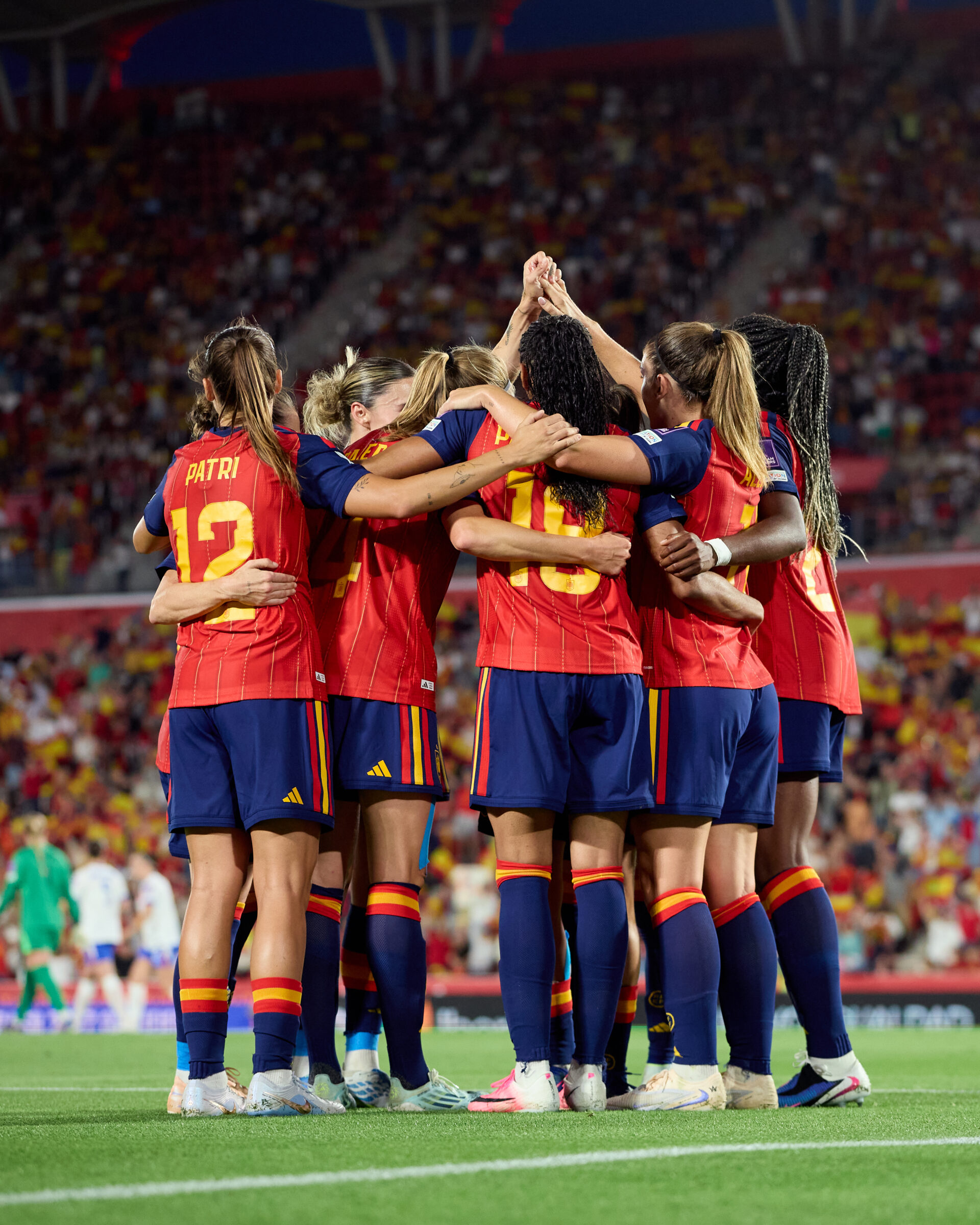 Las jugadoras de la selección española celebrando un gol