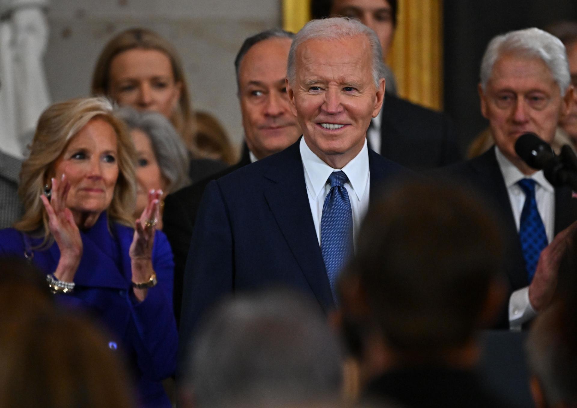 Washington (United States), 20/01/2025.- US First Lady Jill Biden and President Joe Biden arrive at the 60th inaugural ceremony where Donald Trump will be sworn in as the 47th president in the US Capitol Rotunda in Washington, DC, USA, 20 January 2025. EFE/EPA/RICKY CARIOTI / POOL