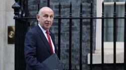 El ministro británico de Defensa, John Healey