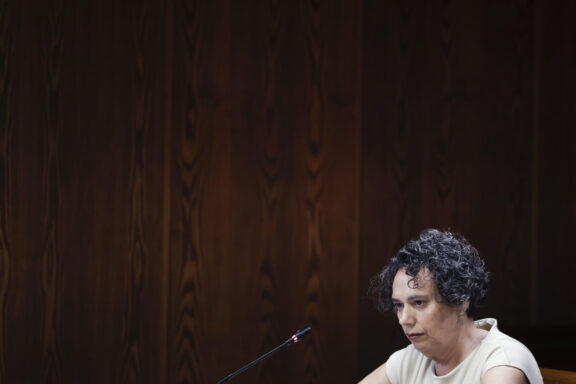 MADRID, 29/06/2026.- La secretaria del expresidente del Gobierno José Luis Rodríguez Zapatero, Gertrudis Alcázar, al inicio de su comparecencia en la comisión de investigación del Senado sobre la gestión de la Sociedad Estatal de Participaciones Industriales (SEPI) este lunes. EFE/ Sergio Pérez