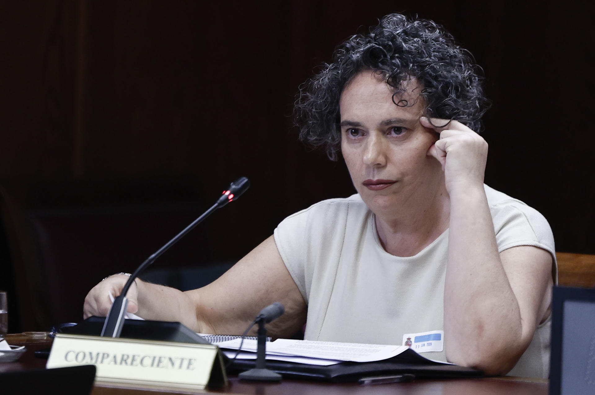 MADRID, 29/06/2026.- La secretaria del expresidente del Gobierno José Luis Rodríguez Zapatero, Gertrudis Alcázar, al inicio de su comparecencia en la comisión de investigación del Senado sobre la gestión de la Sociedad Estatal de Participaciones Industriales (SEPI) este lunes. EFE/ Sergio Pérez