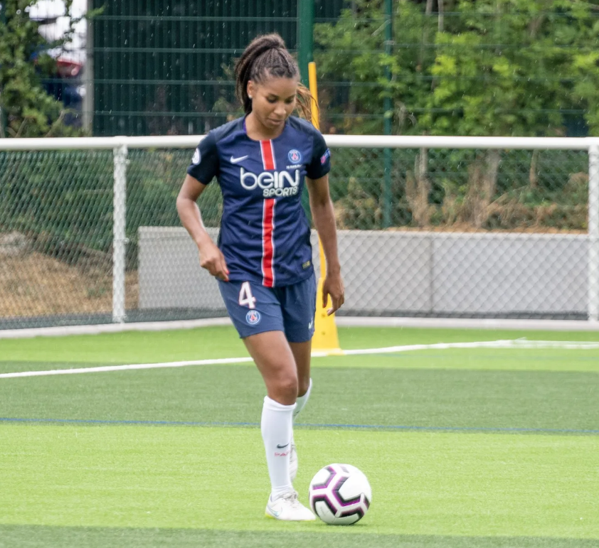 Laura Georges durante un partido con el Paris Saint Germain