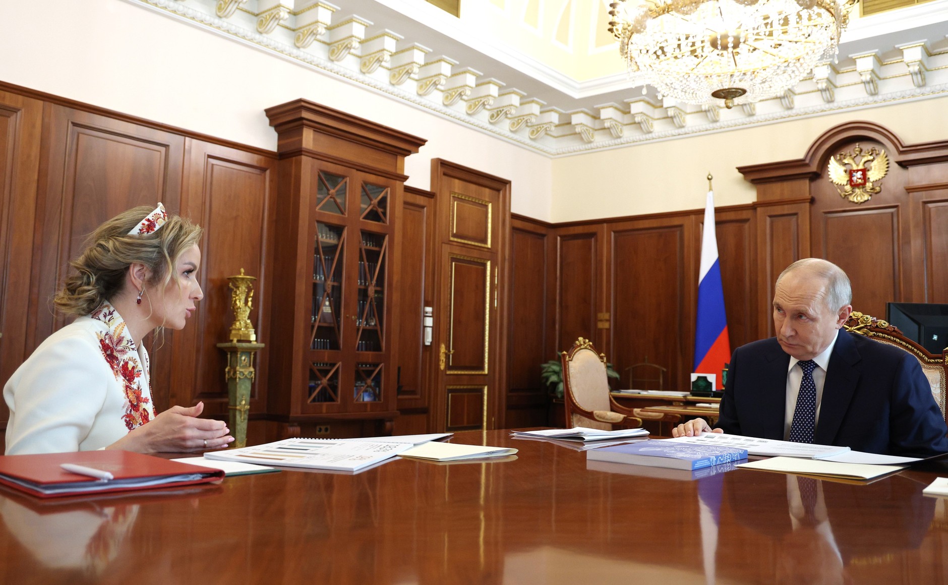 Putin en la reunión con la Comisionada Presidencial para los Derechos del Niño, Maria Lvova-Belova.