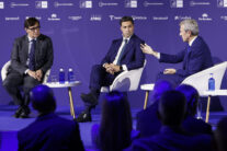 El presidente de la Generalitat de Cataluña, Salvador Illa, el lehendakari, Imanol Pradales, y el presidente de la Xunta de Galicia, Alfonso Rueda en el Cercle de Economía en Barcelona