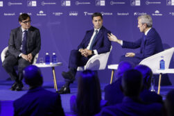 El presidente de la Generalitat de Cataluña, Salvador Illa, el lehendakari, Imanol Pradales, y el presidente de la Xunta de Galicia, Alfonso Rueda en el Cercle de Economía en Barcelona