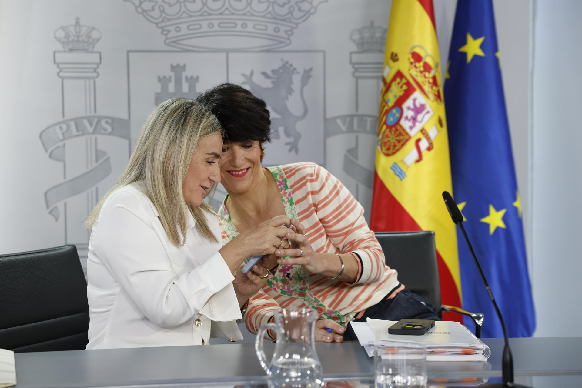 MADRID, 16/06/2026.- Las ministras de Educación, Formación Profesional y Deportes, Milagros Tolón (i) y de Inclusión, Seguridad Social y Migraciones y portavoz del Gobierno, Elma Saiz, durante la rueda de prensa posterior a la reunión del Consejo de Ministros, este martes en el Palacio de La Moncloa. EFE/ Javier Lizon