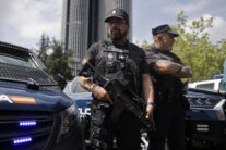 MADRID (ESPAÑA), 05/06/2026.- Miembros de la Policía Nacional que formarán parte del dispositivo de seguridad con motivo de la visita del Papa León XIV durante la rueda de prensa celebrada en la plaza de Lima en Madrid este viernes durante la presentación de dicho dispositivo. EFE/ Marcos Villaoslada