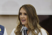 AME7293. BOGOTÁ (COLOMBIA), 31/05/2026.- La senadora colombiana Paloma Valencia, candidata presidencial del partido uribista Centro Democrático, que terminó en tercer lugar en las elecciones, anunció que apoyará en la segunda vuelta al abogado ultraderechista Abelardo de la Espriella, este domingo en Bogotá (Colombia). EFE/ Carlos Ortega