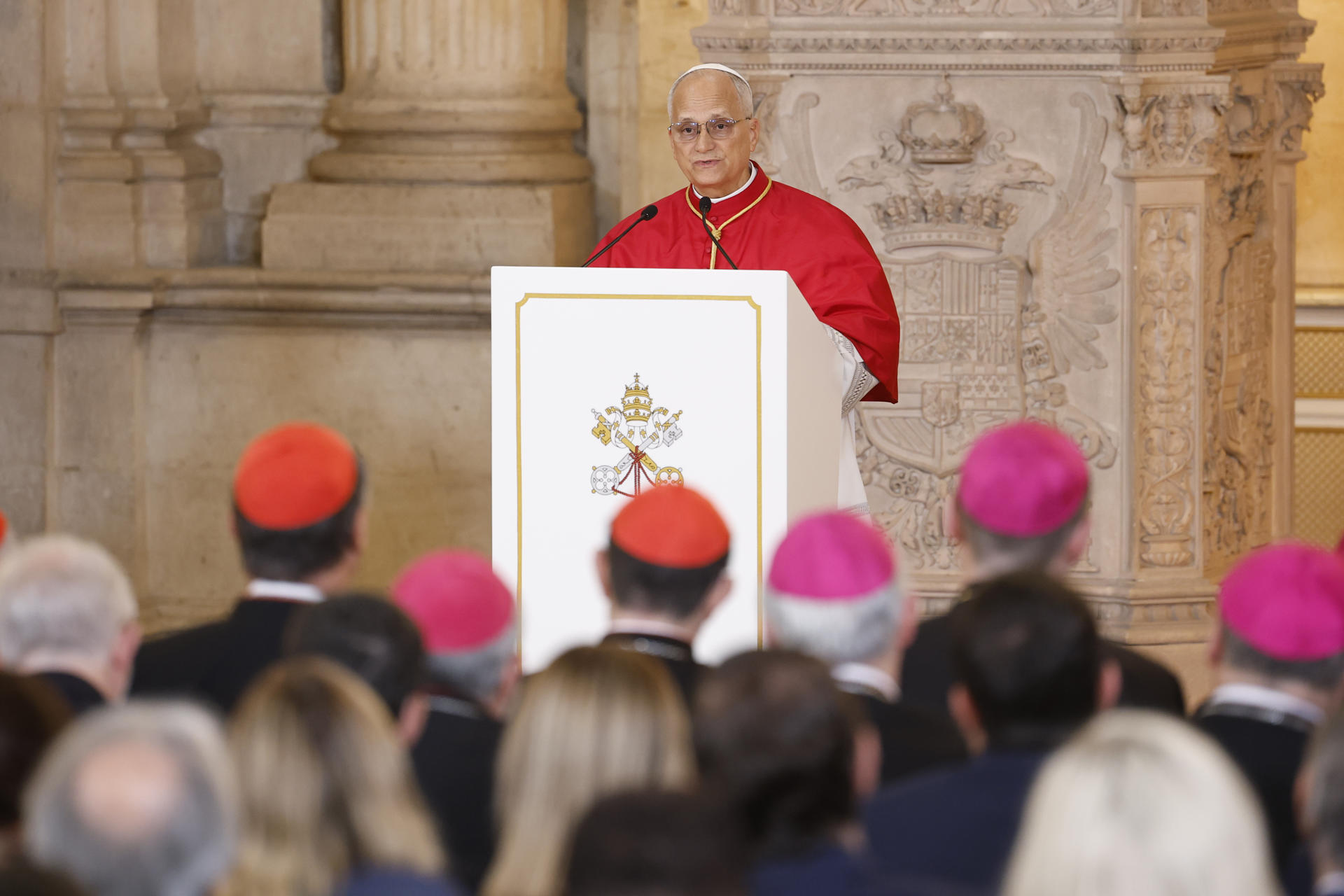 MADRID, 06/06/2026.- El papa León XIV pronuncia un discurso en el Salón de las Columnas durante el acto de bienvenida oficial al Sumo Pontífice que tiene lugar este sábado en el Palacio Real. EFE/Chema Moya
