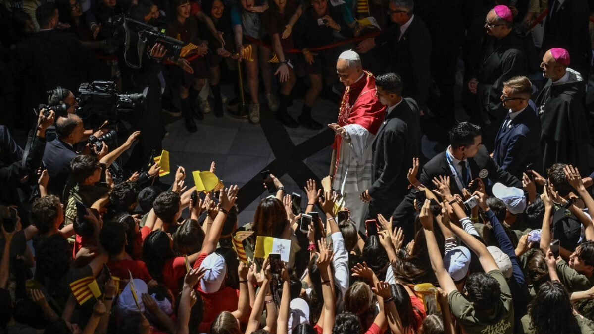 Barcelona (Spain), 10/06/2026.- Pope Leo XIV attends the recitation of the holy Rosary at the Abbey of Our Lady of Montserrat in the town of Monistrol de Montserrat during the second day of his visit to Barcelona, northeastern Spain, 10 June 2026. Pope Leo XIV is visiting Spain from 06 to 12 June 2026, with stops in Madrid, Barcelona, and the Canary Islands. (Papa, España) EFE/EPA/CIRO FUSCO