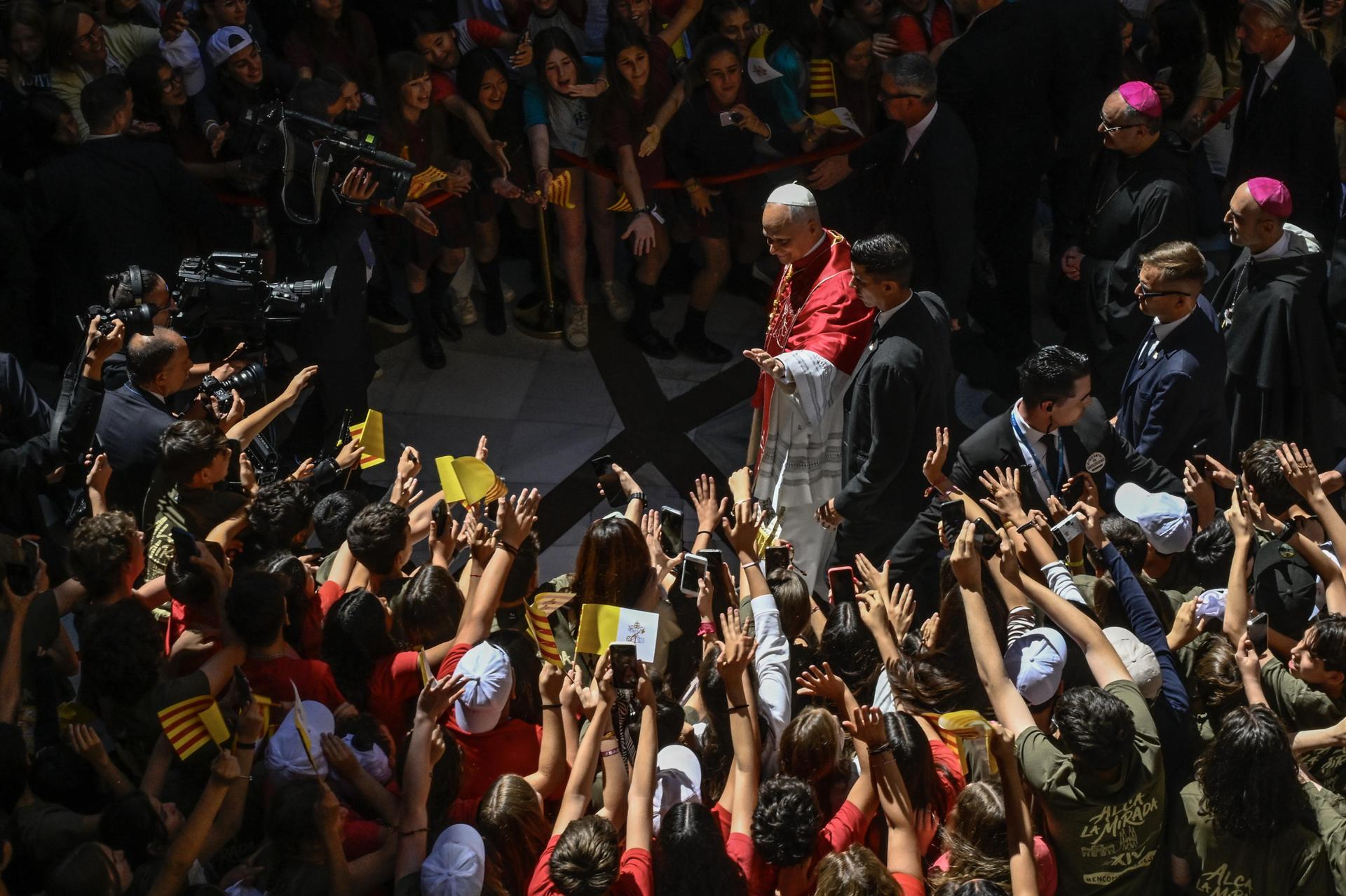 Barcelona (Spain), 10/06/2026.- Pope Leo XIV attends the recitation of the holy Rosary at the Abbey of Our Lady of Montserrat in the town of Monistrol de Montserrat during the second day of his visit to Barcelona, northeastern Spain, 10 June 2026. Pope Leo XIV is visiting Spain from 06 to 12 June 2026, with stops in Madrid, Barcelona, and the Canary Islands. (Papa, España) EFE/EPA/CIRO FUSCO