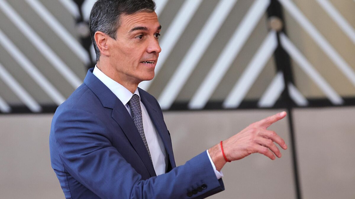 Brussels (Belgium), 18/06/2026.- Spain's Prime Minister Pedro Sanchez arrives for the European Council summit in Brussels, Belgium, 18 June 2026. European leaders are gathering in Brussels for a two-day meeting packed with pressing geopolitical and economic issues. (Bélgica, España, Bruselas) EFE/EPA/OLIVIER MATTHYS