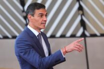 Brussels (Belgium), 18/06/2026.- Spain's Prime Minister Pedro Sanchez arrives for the European Council summit in Brussels, Belgium, 18 June 2026. European leaders are gathering in Brussels for a two-day meeting packed with pressing geopolitical and economic issues. (Bélgica, España, Bruselas) EFE/EPA/OLIVIER MATTHYS