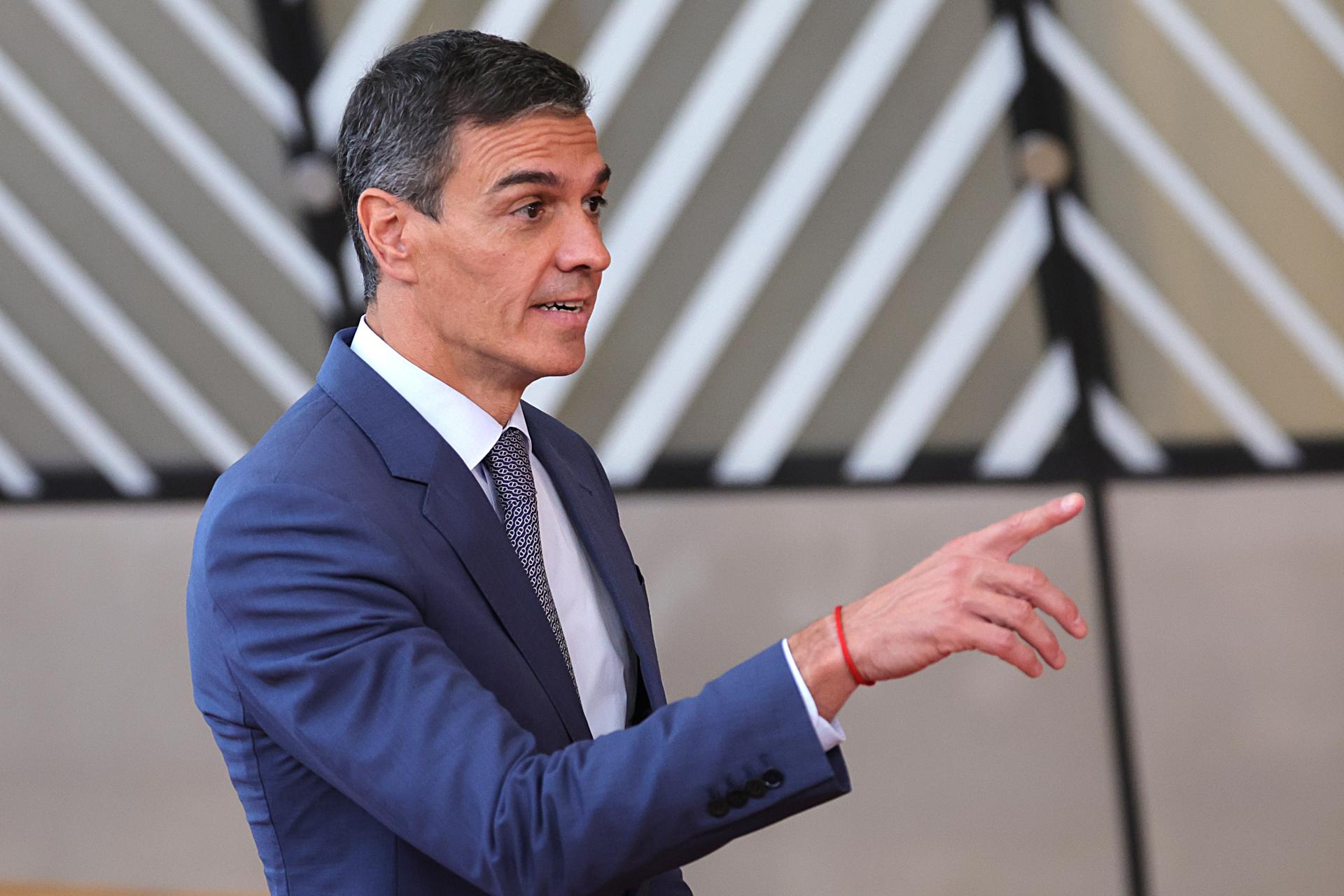 Brussels (Belgium), 18/06/2026.- Spain's Prime Minister Pedro Sanchez arrives for the European Council summit in Brussels, Belgium, 18 June 2026. European leaders are gathering in Brussels for a two-day meeting packed with pressing geopolitical and economic issues. (Bélgica, España, Bruselas) EFE/EPA/OLIVIER MATTHYS