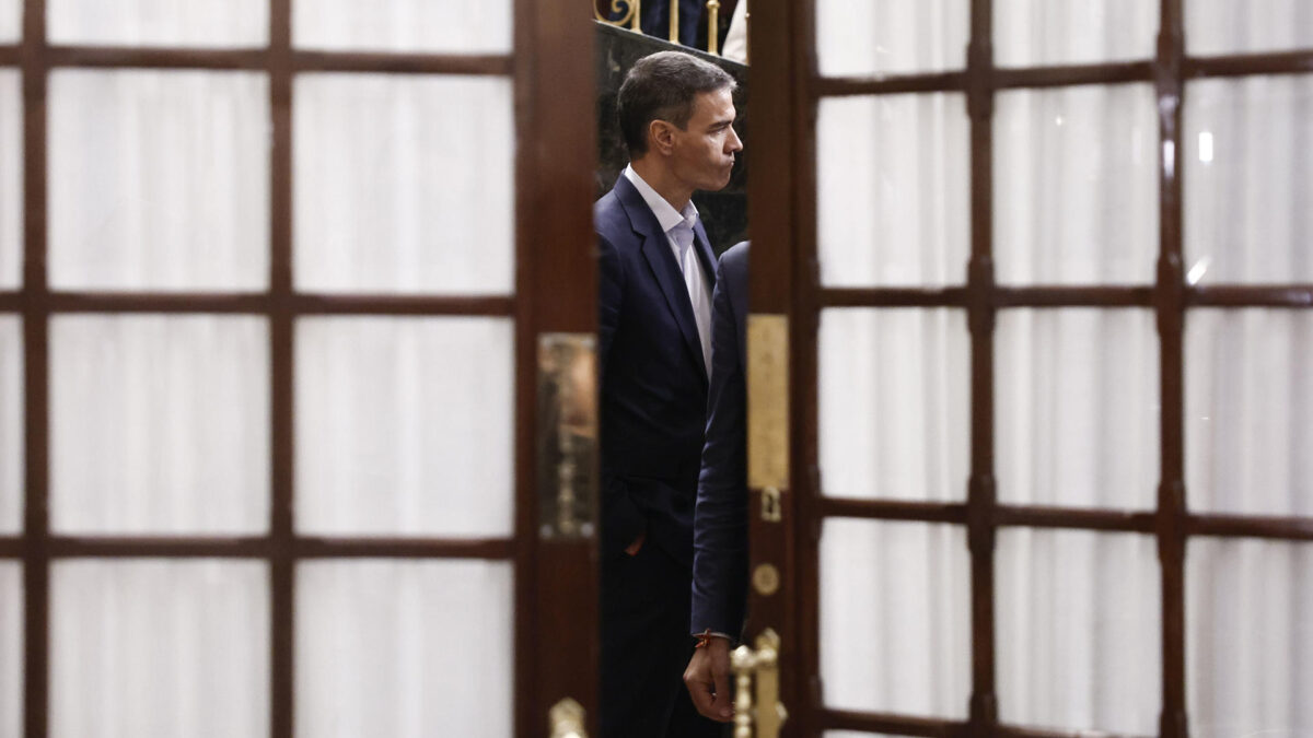 MADRID, 25/06/2026.- El presidente del Gobierno, Pedro Sánchez, momentos antes de abandonar el hemiciclo durante el último pleno ordinario del período de sesiones, este jueves, en el Congreso de los Diputados. EFE/ Sergio Pérez