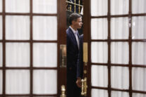 MADRID, 25/06/2026.- El presidente del Gobierno, Pedro Sánchez, momentos antes de abandonar el hemiciclo durante el último pleno ordinario del período de sesiones, este jueves, en el Congreso de los Diputados. EFE/ Sergio Pérez