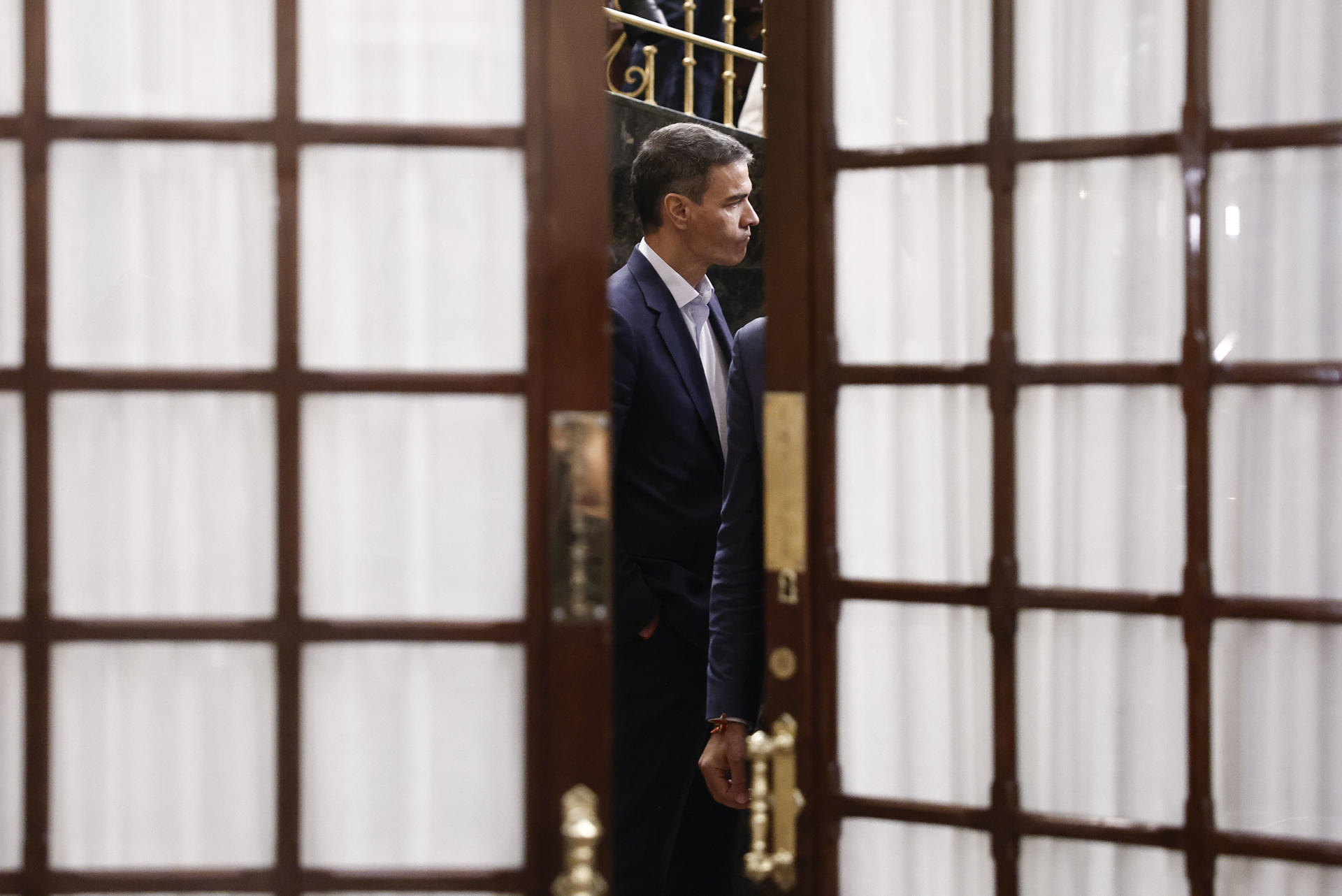 MADRID, 25/06/2026.- El presidente del Gobierno, Pedro Sánchez, momentos antes de abandonar el hemiciclo durante el último pleno ordinario del período de sesiones, este jueves, en el Congreso de los Diputados. EFE/ Sergio Pérez
