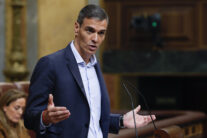 MADRID, 24/06/2026.- El presidente del Gobierno, Pedro Sánchez durante su alegato final a los grupos opositores durante la comparecencia del jefe del Ejecutivo para dar explicaciones de los casos judiciales que afectan a su entorno político este miércoles en el Congreso de los Diputados en Madrid. EFE/J.J.Guillén
