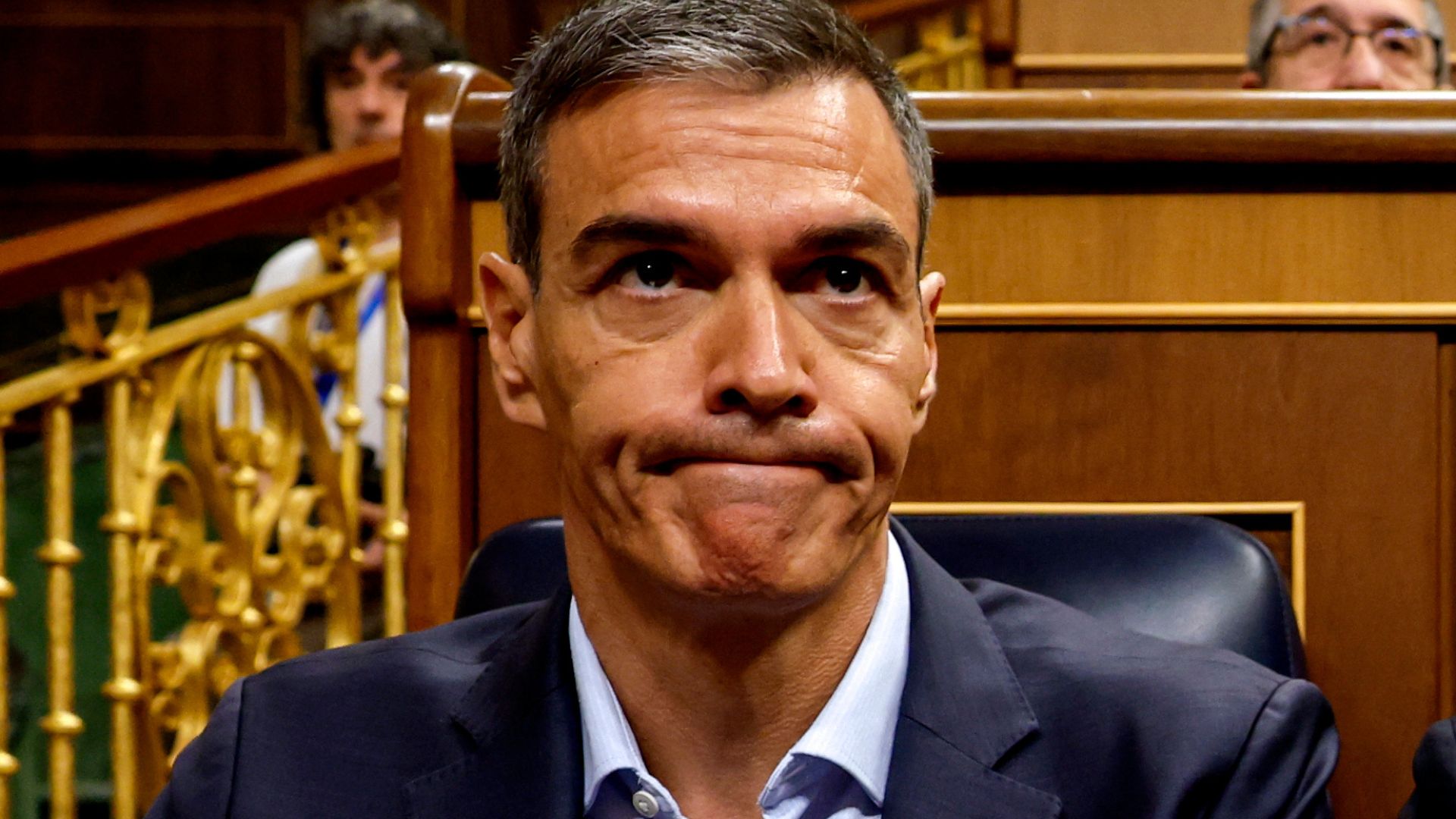 Pedro Sánchez toma asiento a su llegada al Congreso de los Diputados para asistir a la sesión de control al Gobierno, este miércoles.