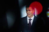 BRUSSELS (Belgium), 19/06/2026.- Spanish Prime Minister Pedro Sanchez speaks at a press conference at the European Council summit in Brussels, Belgium, 19 June 2026. EU heads of state and government meet to discuss the European Union's next long-term budget for 20282034, competitiveness, defence financing, migration, and the situation in the Middle East. (Bélgica, Bruselas) EFE/EPA/OLIVIER HOSLET