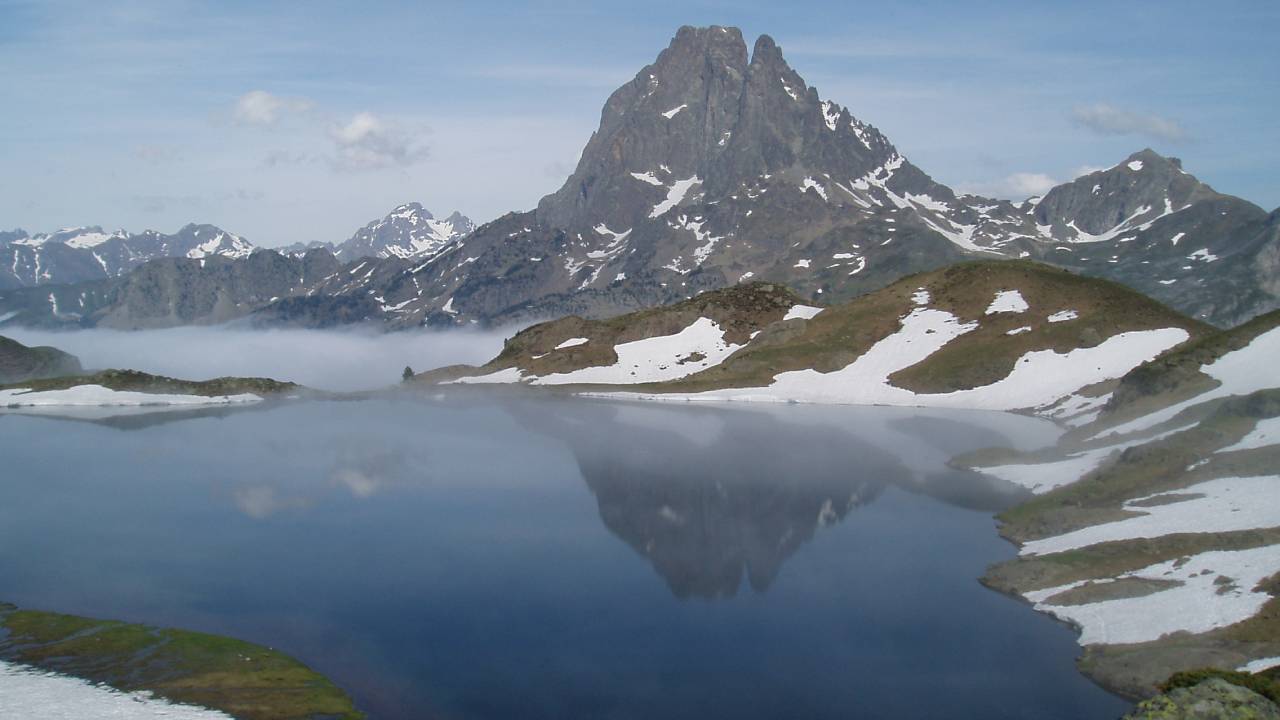 Francia decide si cambia el nombre de los Pirineos en una votación insólita Francia decide si cambia el nombre de los Pirineos en una votación insólita