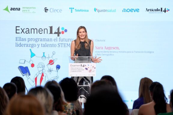 La vicepresidenta tercera en la clausura de la Jornada STEM de Artículo14